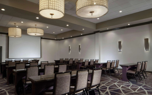 Embassy Suites by Hilton Philadelphia Airport