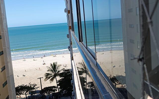 Apto Quadra Mar Central 1sui+2qua a 50m da Praia