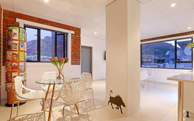 Happy Rhino Hotel