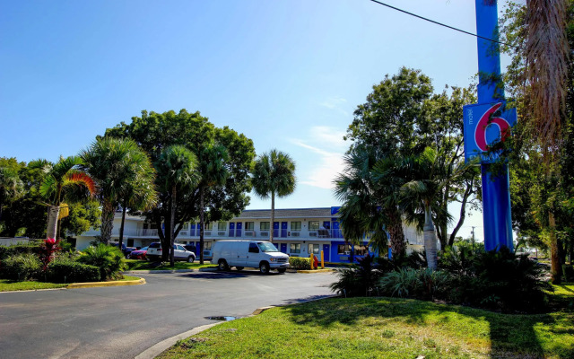Motel 6 Lantana, FL