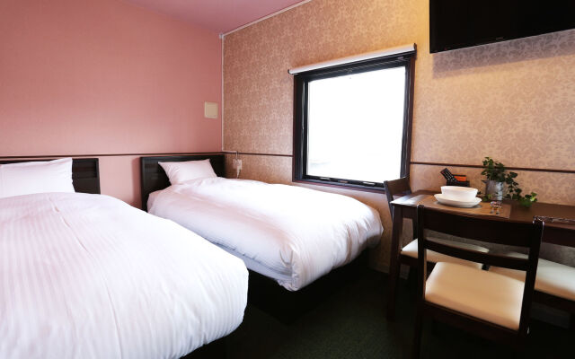 Rinn Sanjo Ohashi East