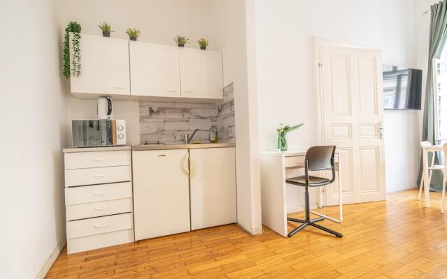 Friendly 2BR Apt- Near Rennweg