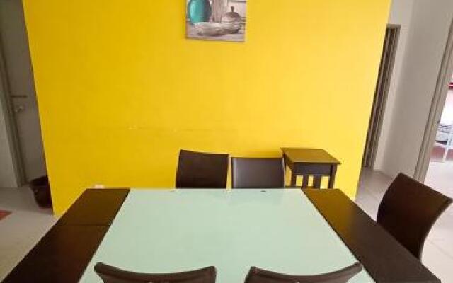 Cameron's Square Apartment