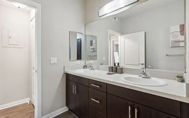 Chic Marina Oasis 5 Star Amenities Central
