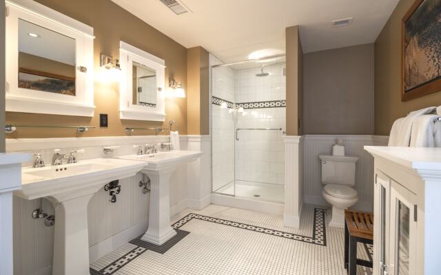 Tamarack Lodge of Traverse City