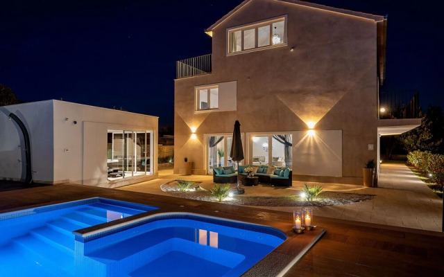 Inland villa Senses with pool and spa