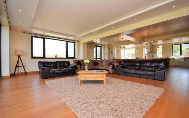 Immaculate 5-bed House Located in Caernarfon