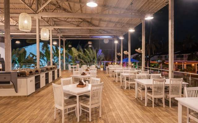 Foxoso La Beach Resort & Spa