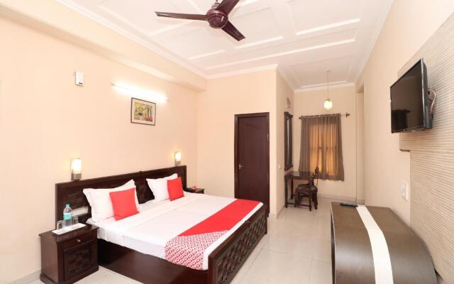 OYO 17381 Hotel City Look