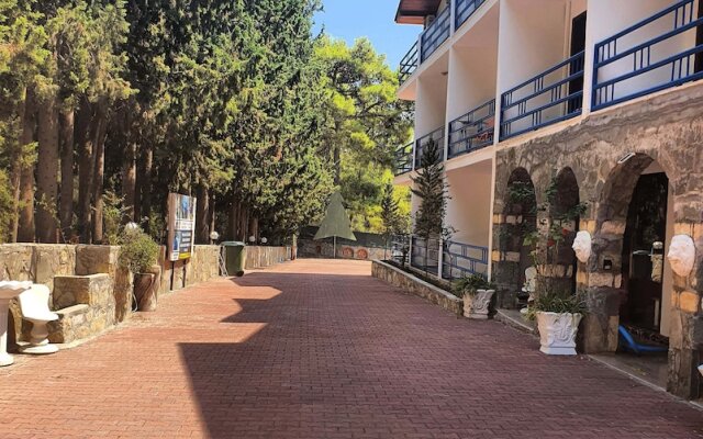 Silver Pine Hotel