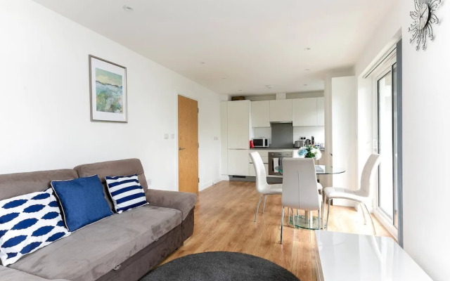 Skyvillion - Tower Point Enfield 1bed W Balcony