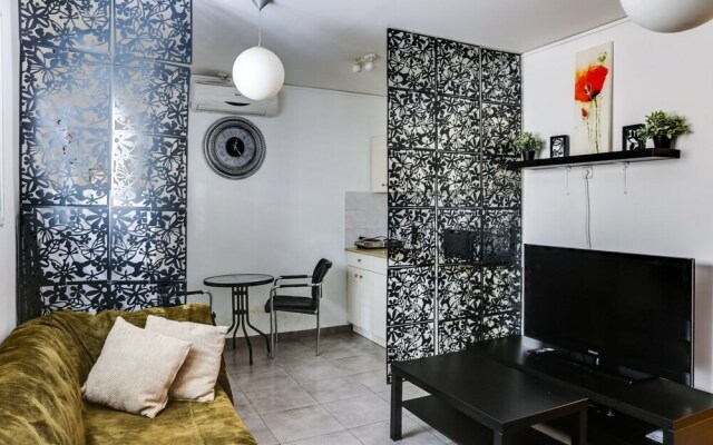 Sea & Sea Apartment in Geula Beach