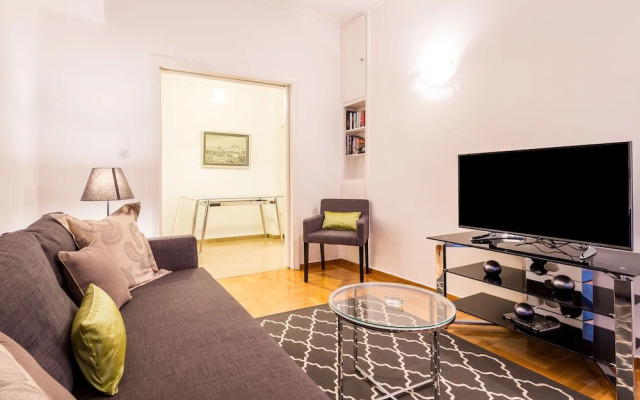 Homey apartment for 4 people in Koukaki