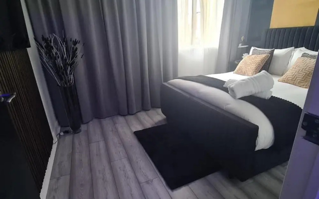 Unique Penthouse With Jacuzzi & Garden