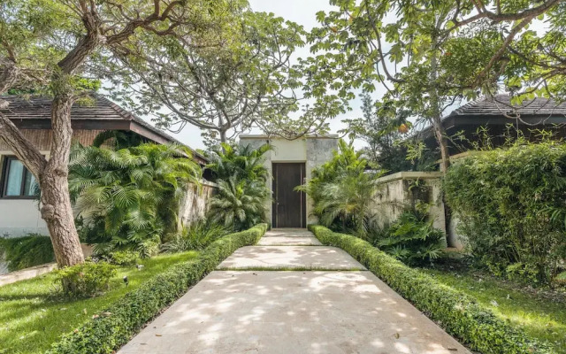 Mesmerizing Villa With Jacuzzi Maid in Cap Cana