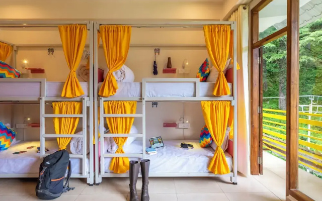 goSTOPS PLUS Kasol Manikaran Road, Bar and Hostel