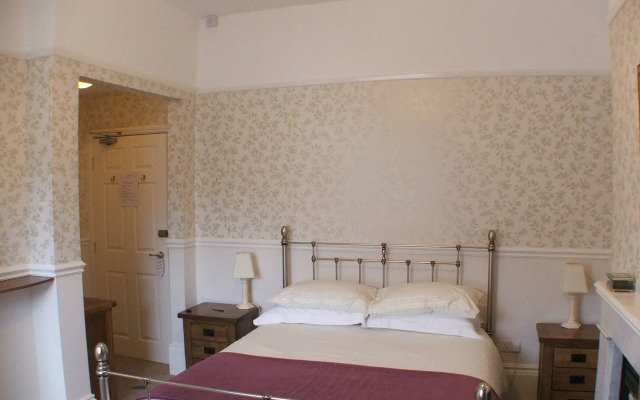 Westbury Lodge