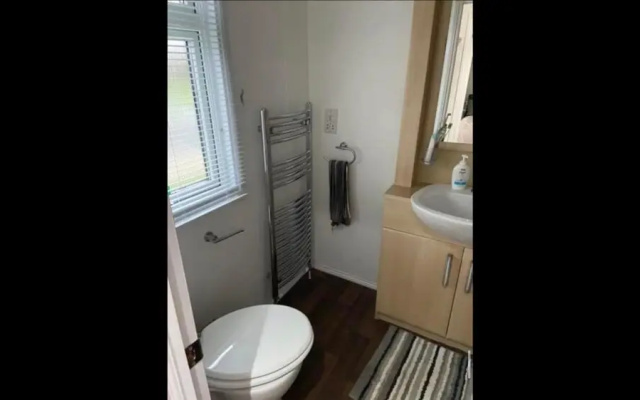 Charming 2-bed Lodge in Pwllheli, North Wales