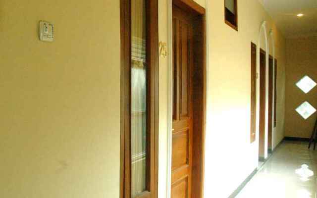 OYO 3810 D'yolland Exclusive Kost & Guesthouse Syariah