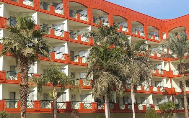 Grand Pyramids Hotel