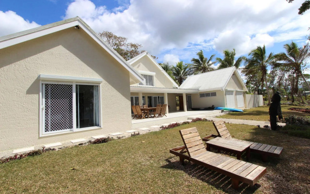 Vila Del Mare Beachfront Resort