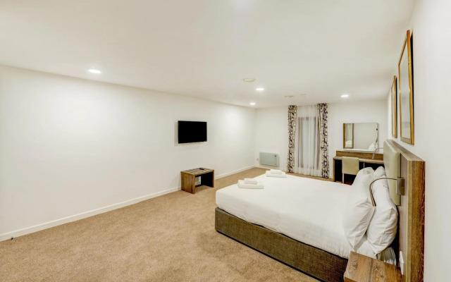 OYO Plymouth Central Hotel
