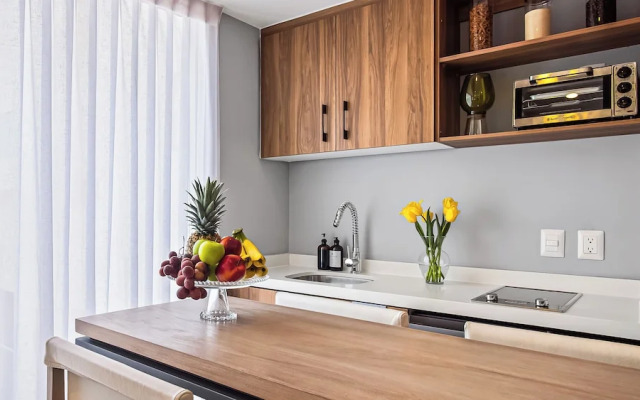 Stunning Beachfront Condo - Sea Views