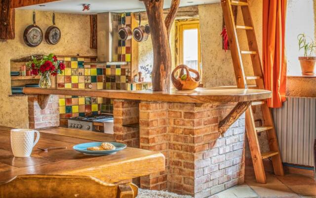 The Dragon Barn - Studio