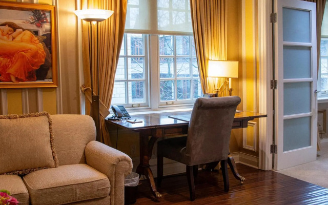 Windsor Arms Hotel