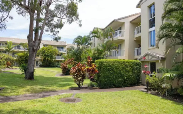 Cosy Central Burleigh Getaway