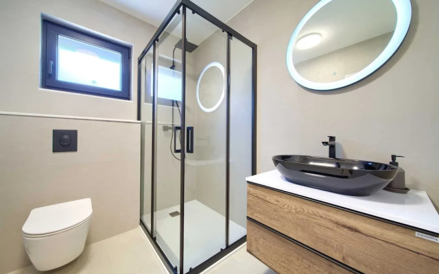 Villa Astrum With Heated Pool Jacuzzi and Sauna