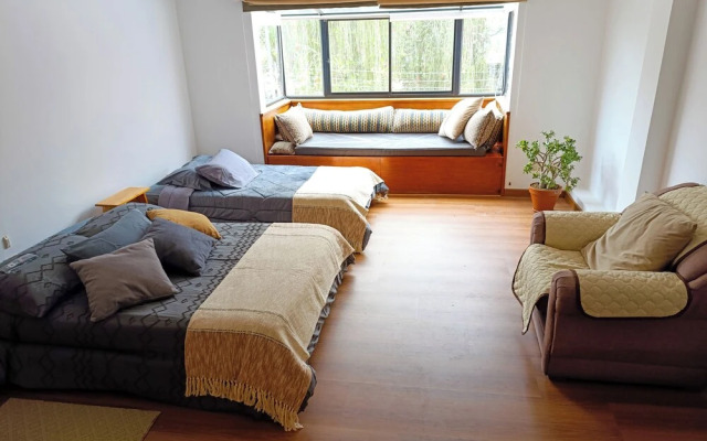 Hostal Mochiliers Bed and Breakfast