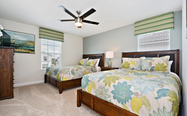 Amazing 5 Bedroom Home With Private Pool Home