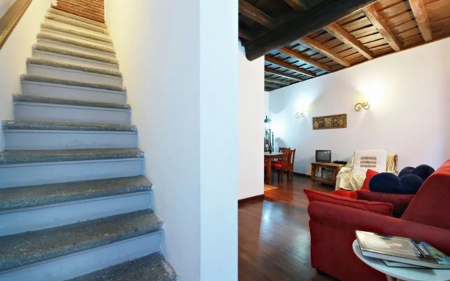 Amazing Attic In With Terrace In Fontana Di Trevi