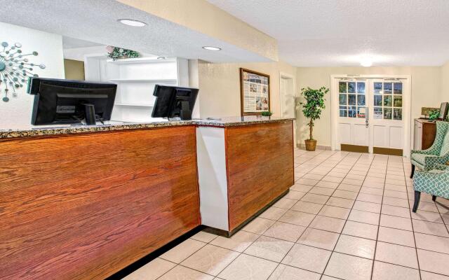 Super 8 by Wyndham Kissimmee