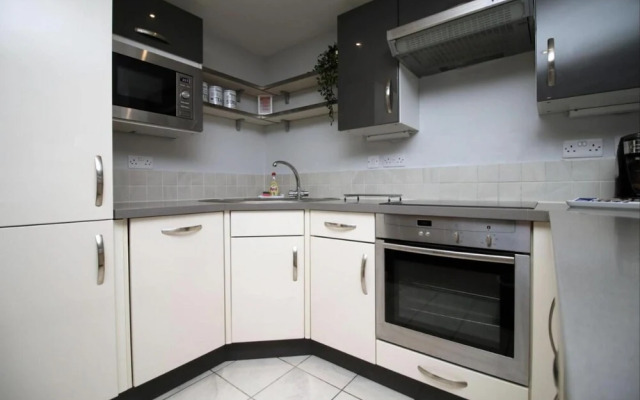 Lovely 2-bed Apartment in Swindon