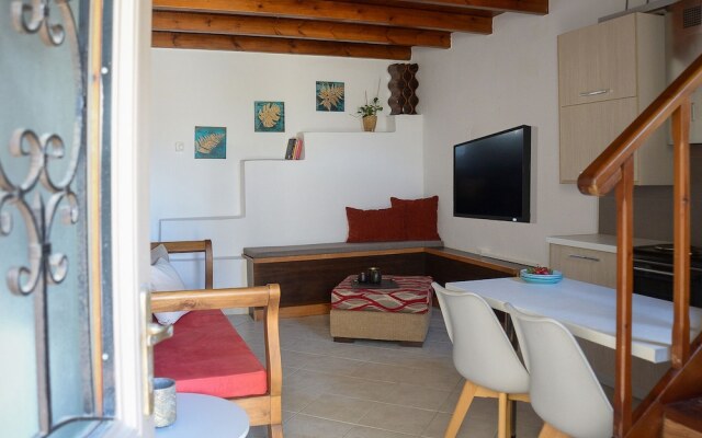 "sifakis Gorgeous Stone House"