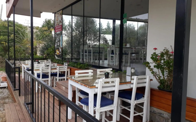 Liona Hotel