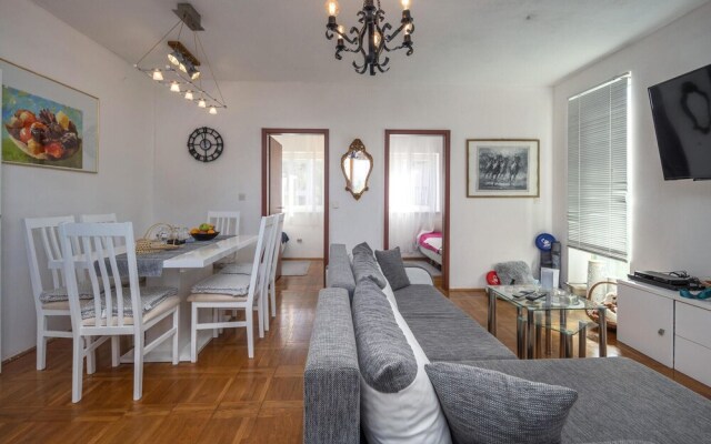 Nice Apartment in Malinska With Wifi and 3 Bedrooms