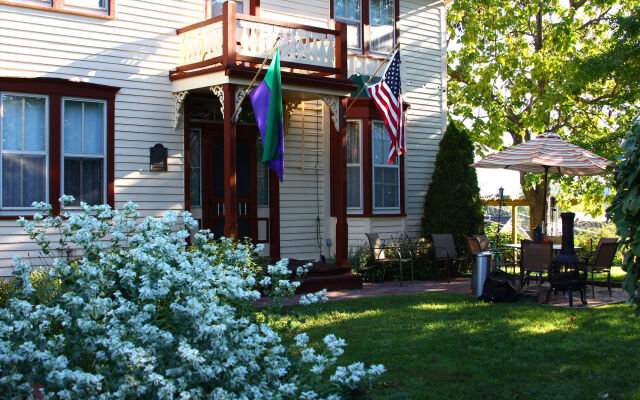 Captain Wohlt Inn Bed & Breakfast