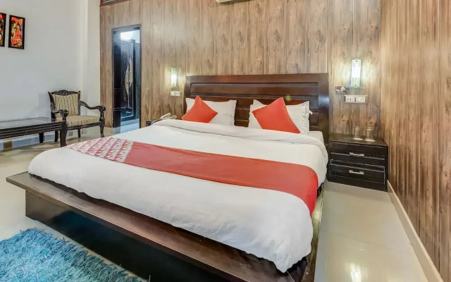 OYO 27999 Hotel Deep