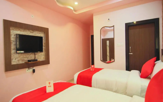 Hotel B Square by OYO Rooms