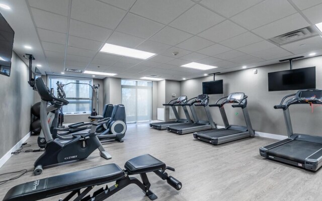 4BR 3BA Townhouse on Lake Ontario Free Parking Gym