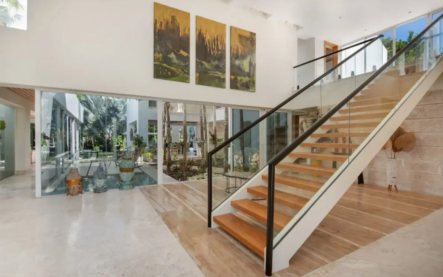 Modern Luxury 6 BR Tropical Retreat With Pool
