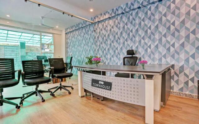 OYO Townhouse 1101 Birdhouse South City Near Omaxe Gurgaon Mall