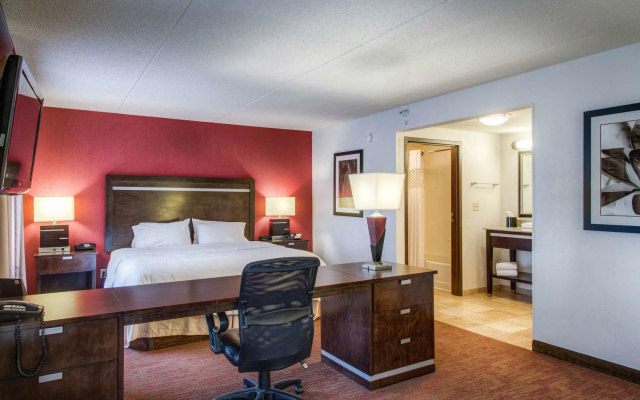 Hampton Inn & Suites Detroit / Airport - Romulus