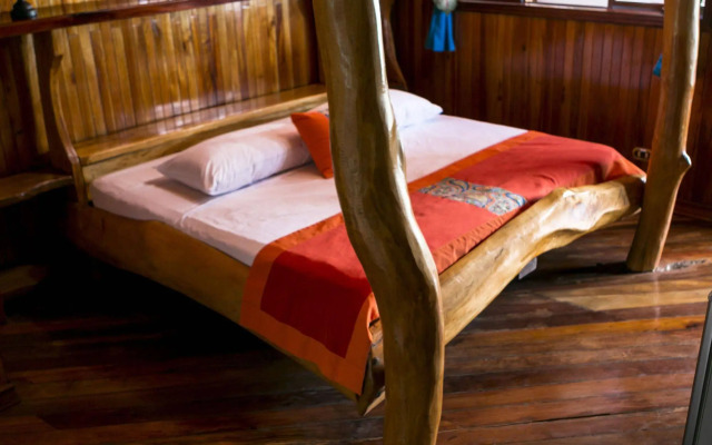 Hotel La Isla Inn