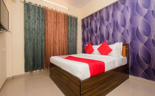 Oyo 16021 Airoli Apartments