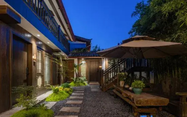 Private Vacation Courtyard Outside the Courtyard