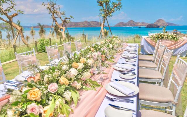 AYANA Komodo Waecicu Beach